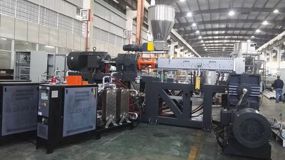 วัตถุดิบเต็มรูปแบบอัตโนมัติให้อาหารพีวีซีสายประนอม Granating Co-kneader Extruder